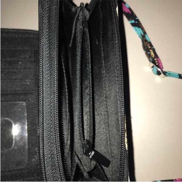 Vera Bradley All In One Crossbody/Wristlet/ Wallet EUC - Picture 3 of 10